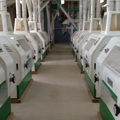 PLC Control Maize Flour Milling Machine 60T-120T /24H Pneumatic Roller